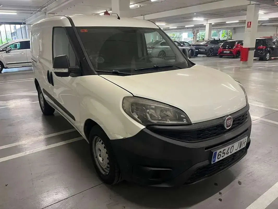 Usado Fiat Doblò 95 CV (69 kW) 2017 Blanco Monovolumen
