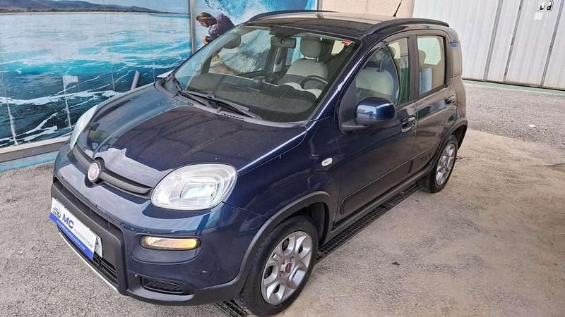 Usado Fiat Panda 4x4 Climbing 75 CV (55 kW) 2014 Azul Utilitario