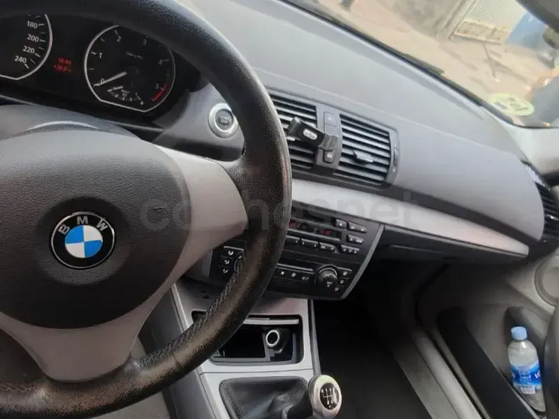 Usado BMW 118 122 CV (89 kW) 2005 Negro Utilitario