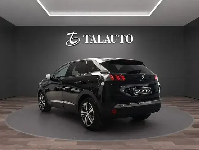Usado Peugeot 3008 Allure 130 CV (95 kW) 2024 Negro SUV
