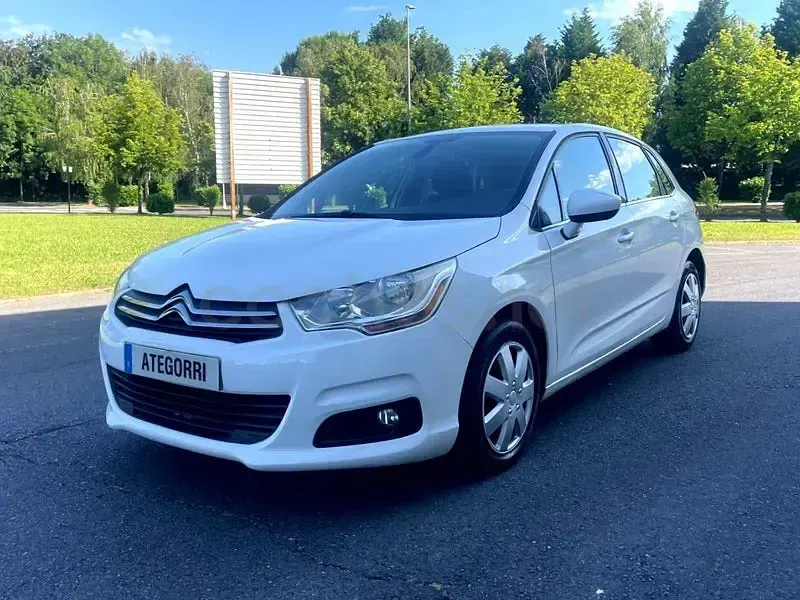 Usado Citroën C4 114 CV (83 kW) 2014 Blanco Berlina
