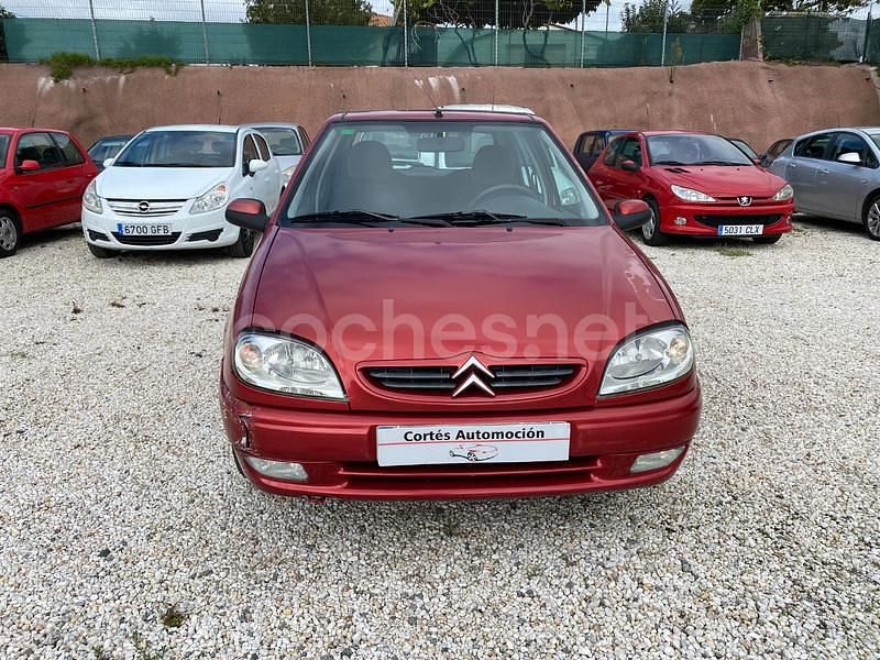 Usado Citroën Saxo 58 CV (42 kW) 2001 Granate Utilitario