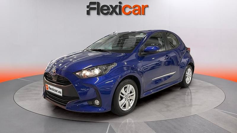 Usado Toyota Yaris Hybrid Active 116 CV (85 kW) 2021 Azul Berlina