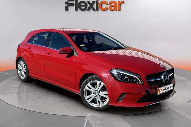 Rojo Usado 2017 Mercedes A200 Style Utilitario | 15.790 € (Buen precio) - Imagen 1/4