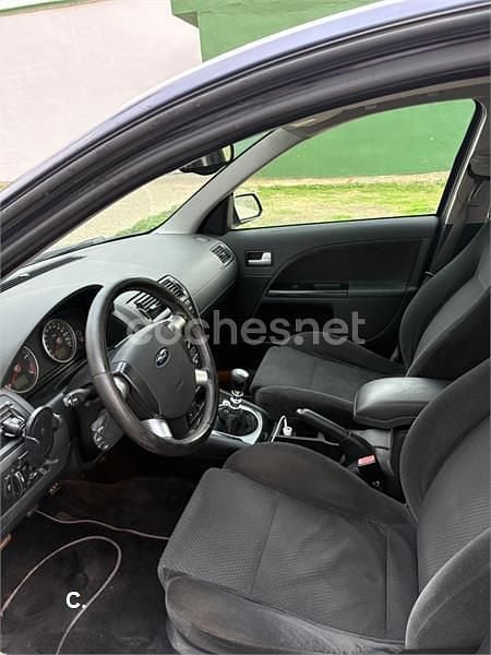 Usado Ford Mondeo Ambiente 115 CV (84 kW) 2005 Amarillo Berlina