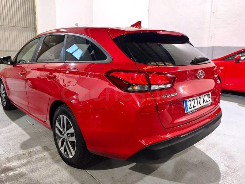 Usado Hyundai i30 116 CV (85 kW) 2019 Granate Familiar