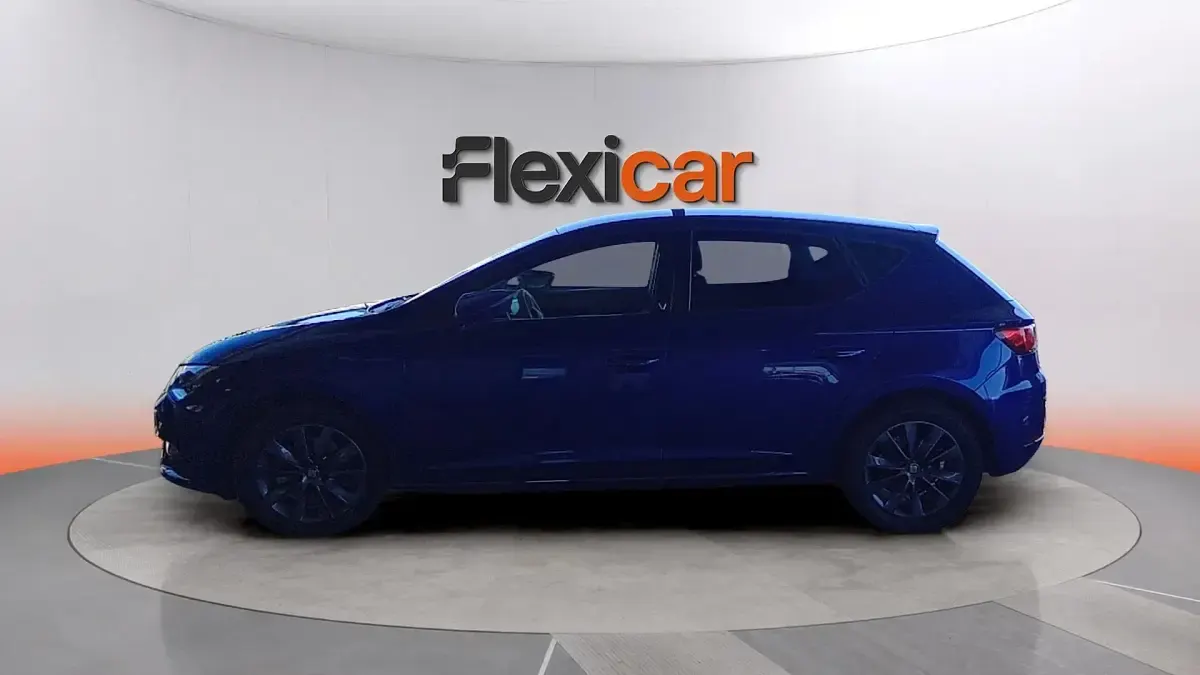Usado Seat Leon Style 130 CV (95 kW) 2020 Azul Berlina