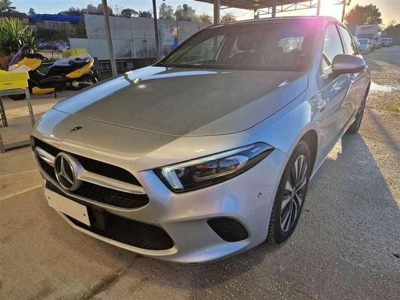 Usado Mercedes A250 218 CV (160 kW) 2021 Plateado Berlina