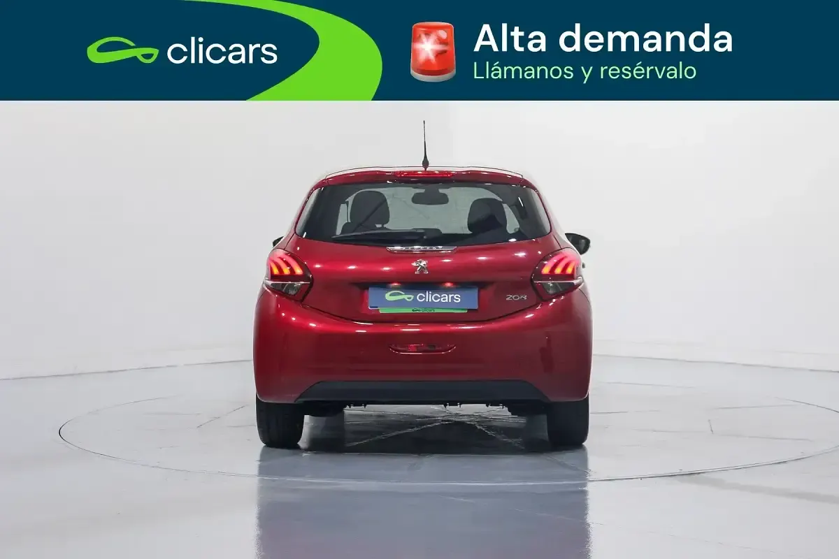 Usado Peugeot 208 Signature Sky 82 CV (60 kW) 2019 Rojo Utilitario