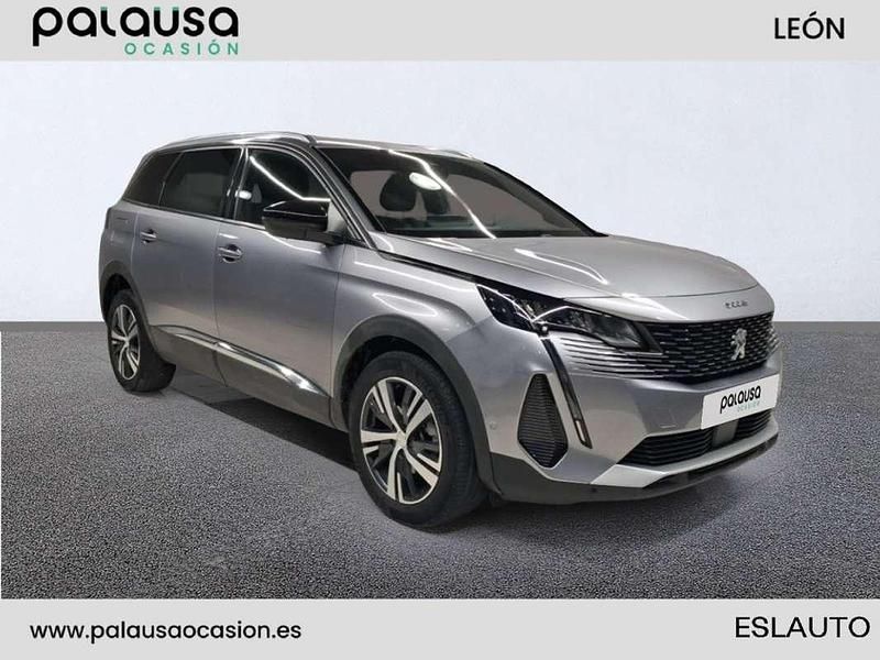 Usado Peugeot 5008 Allure 131 CV (96 kW) 2023 Gris / plata SUV