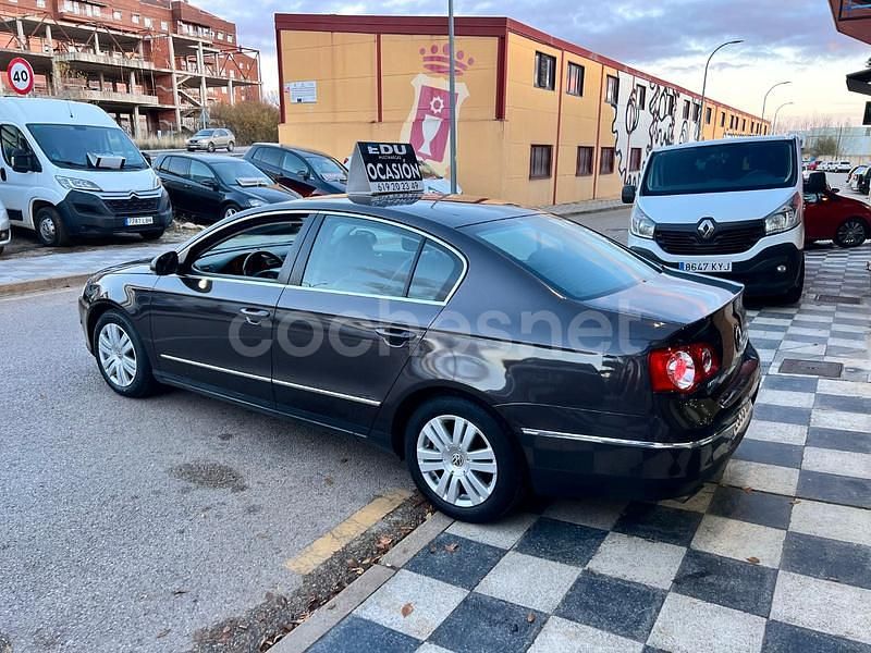 Usado VW Passat Highline 170 CV (125 kW) 2009 Negro Berlina