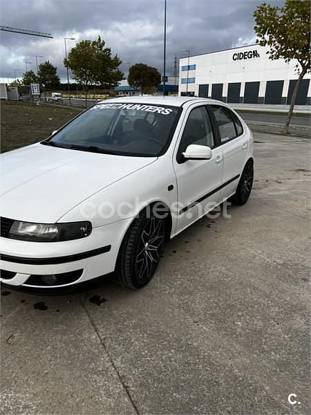 Usado Seat Leon Sport 110 CV (80 kW) 2000 Blanco Berlina