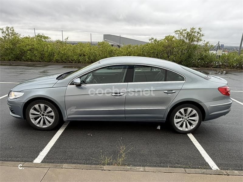 Azul Usado 2011 VW Passat Advance Berlina | 8600 € (Precio justo) - Imagen 1/4