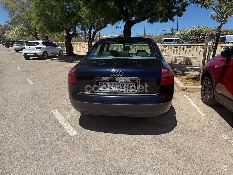 Usado Audi A6 150 CV (110 kW) 1999 Azul Familiar