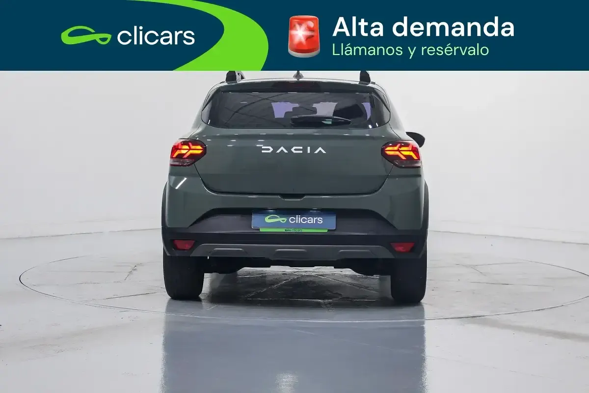 Usado Dacia Sandero Expression 100 CV (73 kW) 2023 Verde