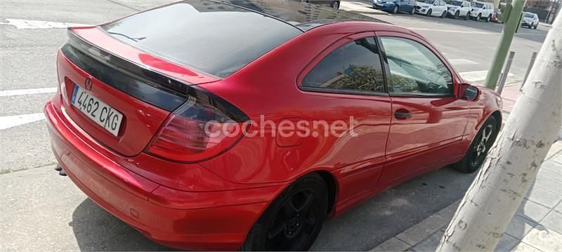 Usado Mercedes CLK220 150 CV (110 kW) 2005 Rojo Coupe