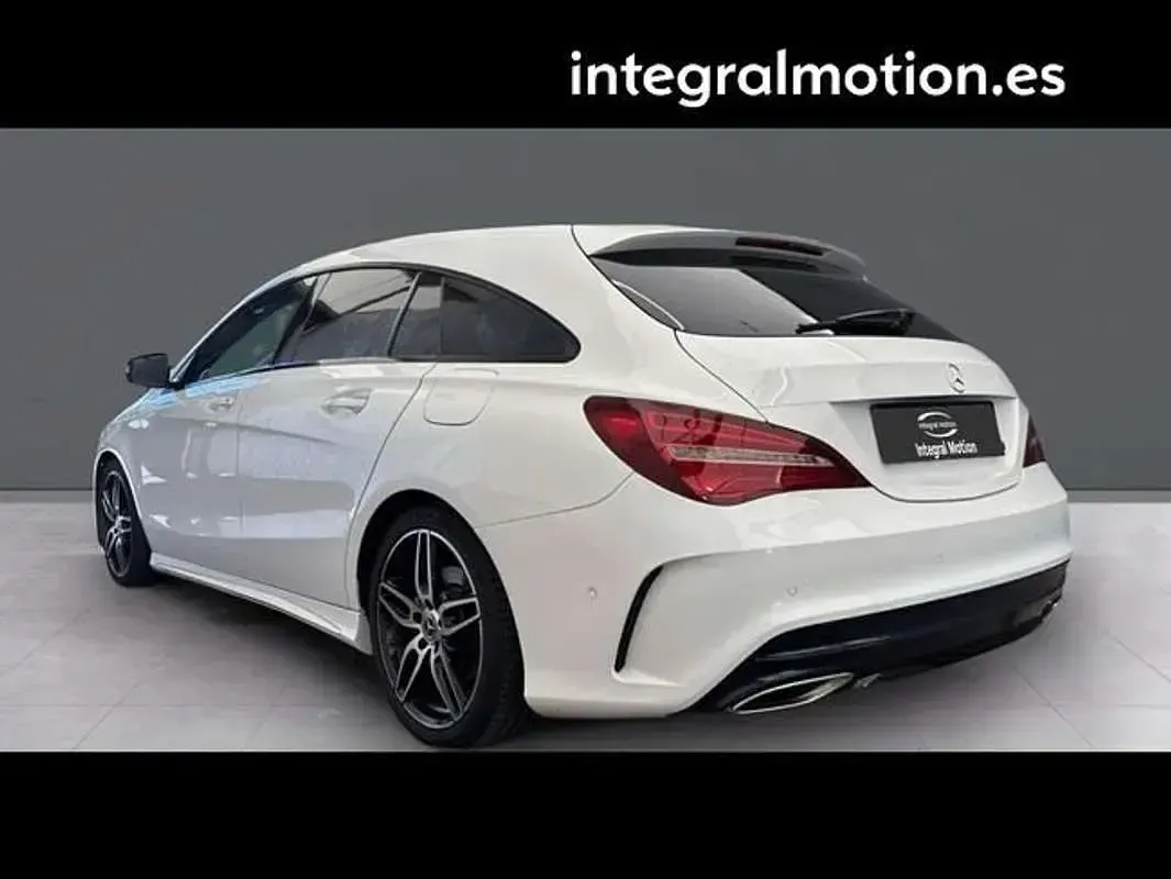 Usado Mercedes CLA180 Shooting Brake 136 CV (100 kW) 2019 Gris Familiar