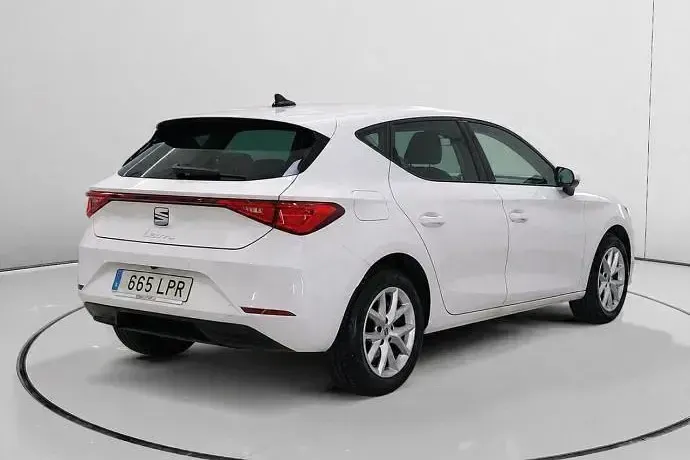 Usado Seat Leon Style 111 CV (81 kW) 2021 Blanco Utilitario