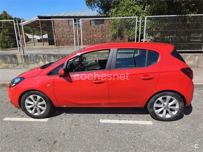 Usado Opel Corsa Selective 90 CV (66 kW) 2018 Rojo Utilitario