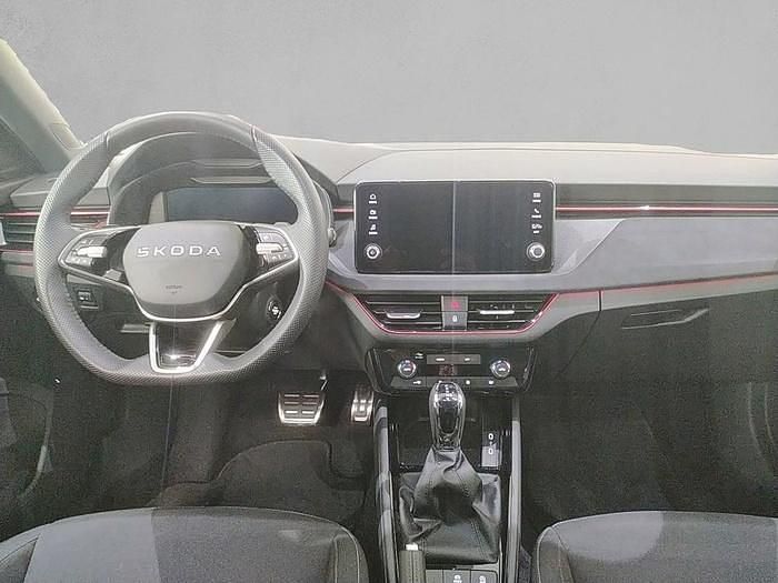 Usado Skoda Scala 115 CV (84 kW) 2025 Gris Utilitario