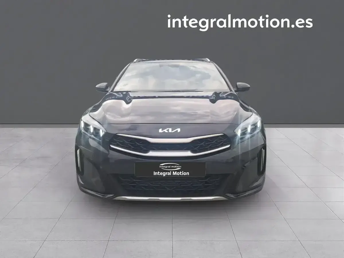 Usado Kia XCeed 100 CV (73 kW) 2024 Gris SUV
