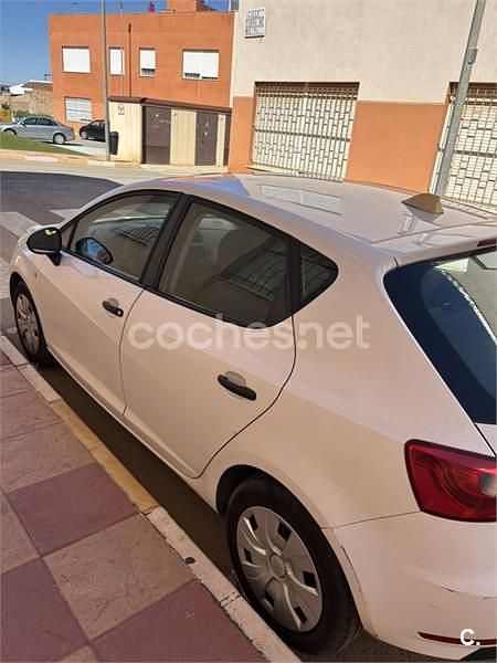 Usado Seat Ibiza Reference 90 CV (66 kW) 2015 Blanco Berlina
