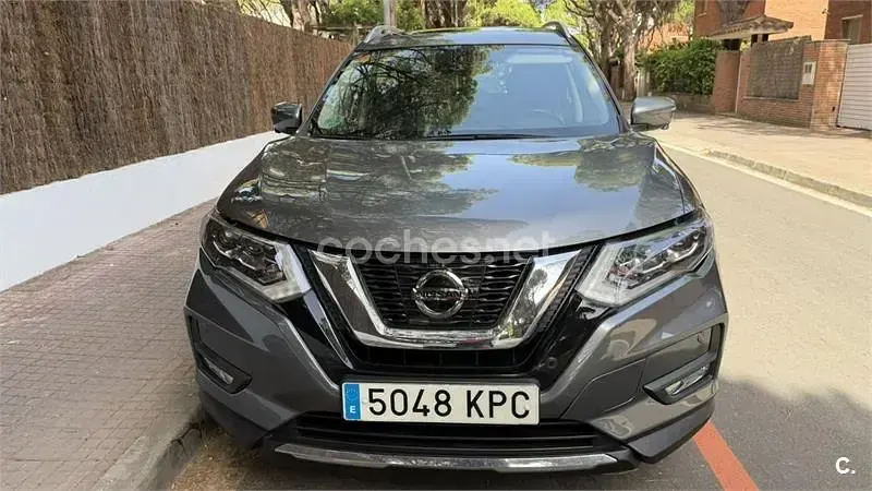 Usado Nissan X-Trail Tekna 177 CV (130 kW) 2018 Gris / plata SUV