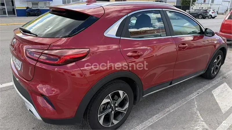 Usado Kia XCeed 120 CV (88 kW) 2019 Rojo SUV