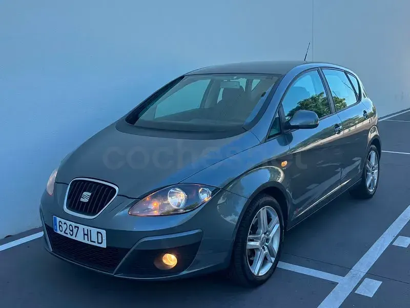 Usado Seat Altea Style 125 CV (91 kW) 2012 Gris / plata Monovolumen