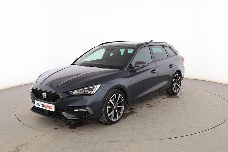 Usado Seat Leon FR 150 CV (110 kW) 2021 Gris Familiar