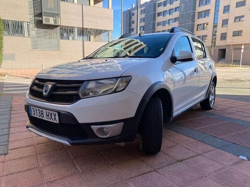 Blanco Usado 2014 Dacia Sandero Stepway Utilitario | 6890 € (Precio justo) - Imagen 1/4