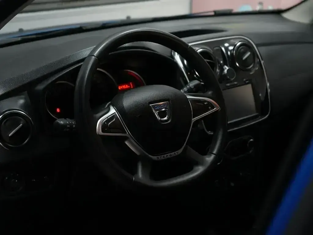 Usado Dacia Sandero Comfort 90 CV (66 kW) 2018 Azul