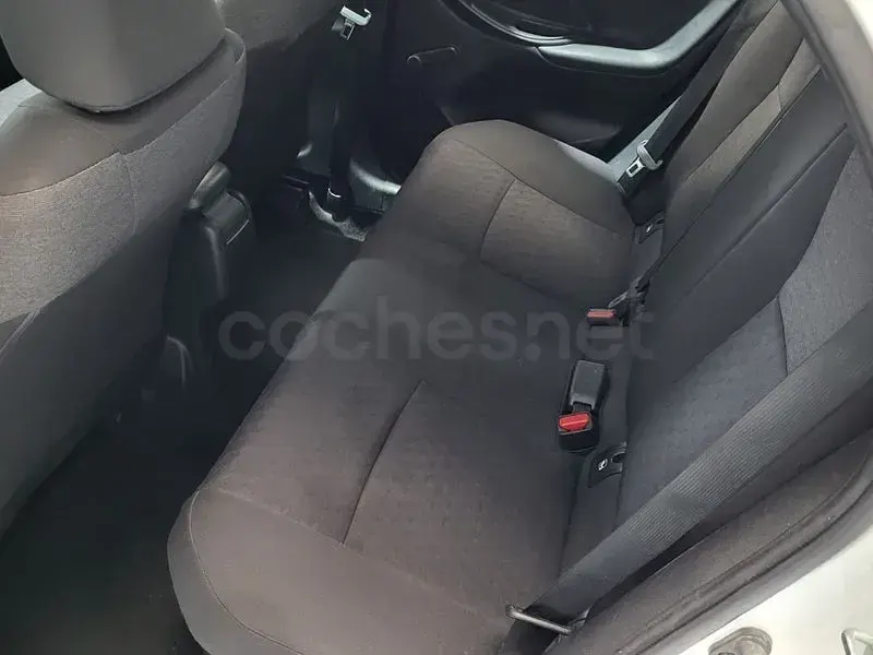 Usado Toyota Yaris Hybrid Business Edition 116 CV (85 kW) 2021 Blanco Berlina