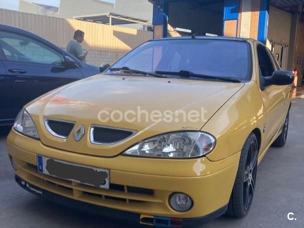 Amarillo Usado 2002 Renault Mégane Coupé Sportway Coupe | 2500 € - Imagen 1/4