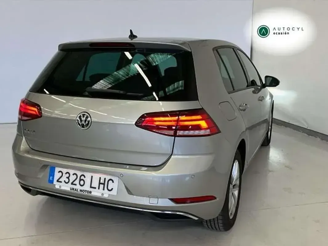 Usado VW Golf VII Advance 116 CV (85 kW) 2020 Gris Utilitario