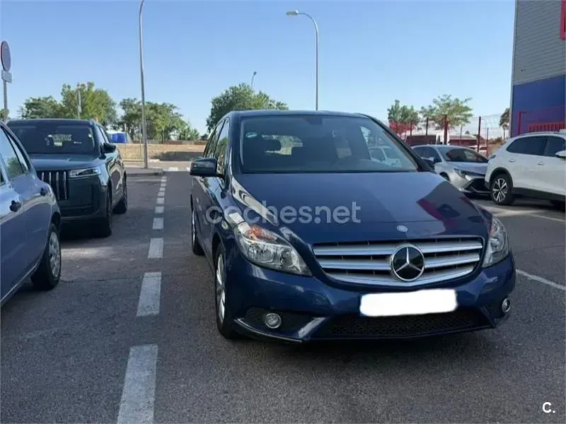 Usado Mercedes B180 122 CV (89 kW) 2012 Azul Utilitario