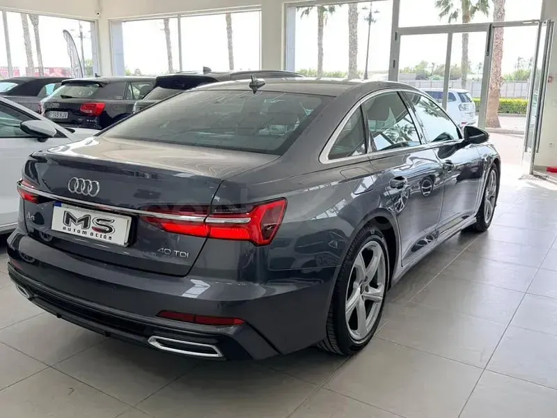 Usado Audi A6 Sport 204 CV (150 kW) 2022 Gris / plata Berlina