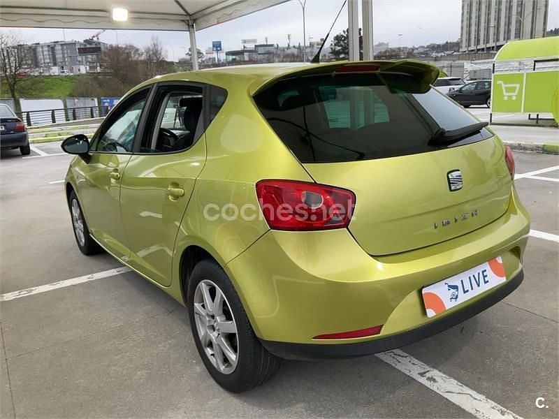 Usado Seat Ibiza Style 90 CV (66 kW) 2010 Amarillo Berlina