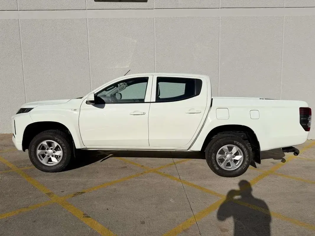 Usado Mitsubishi L200 150 CV (110 kW) 2020 Blanco Pickup/Camioneta