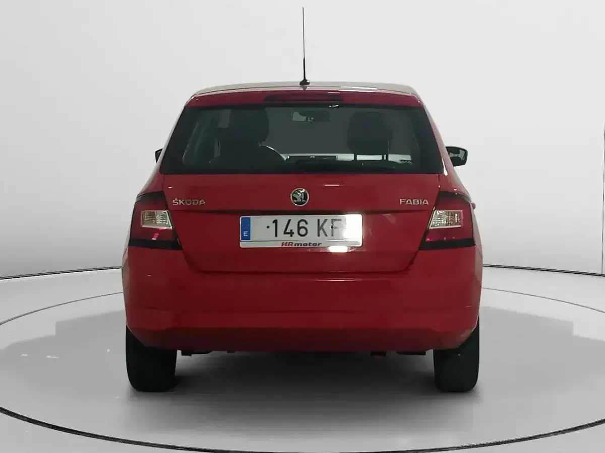 Usado Skoda Fabia Ambition 75 CV (55 kW) 2017 Rojo Berlina