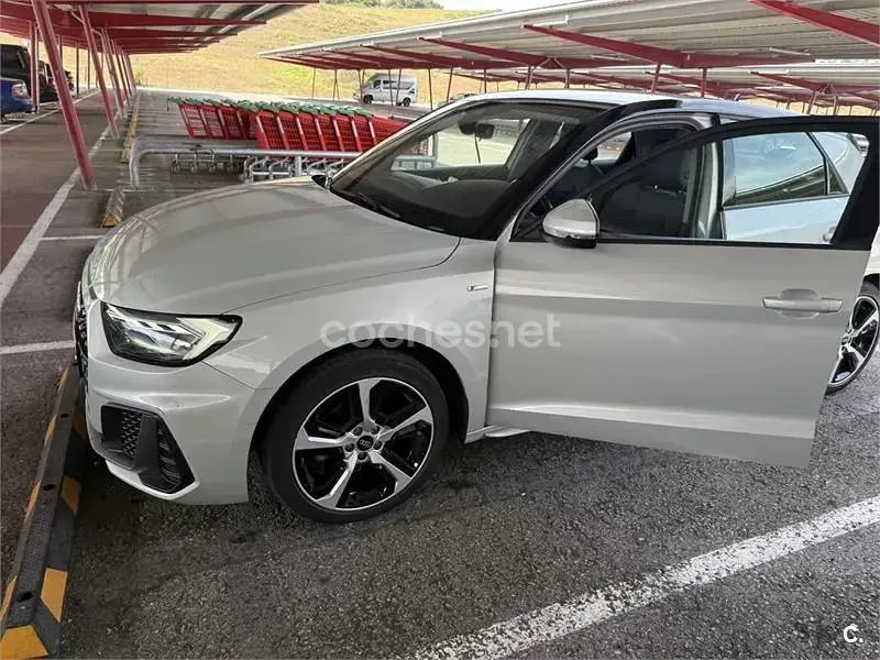 Usado Audi A1 Sportback 110 CV (80 kW) 2024 Gris / plata Utilitario
