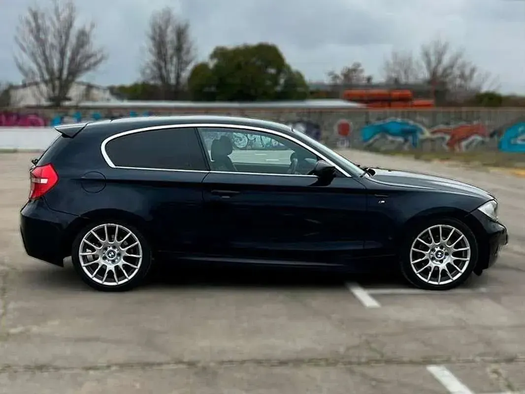 Usado BMW 118 136 CV (100 kW) 2008 Negro Utilitario