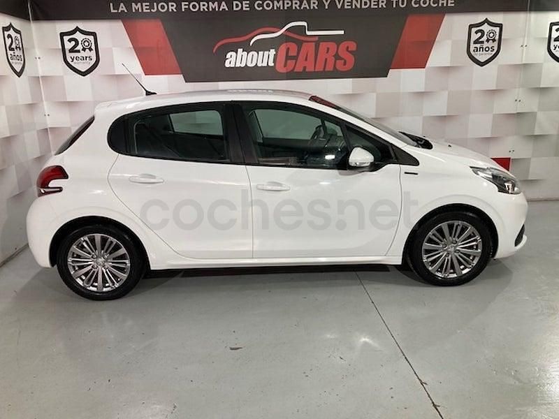 Usado Peugeot 208 Active 82 CV (60 kW) 2019 Blanco Utilitario