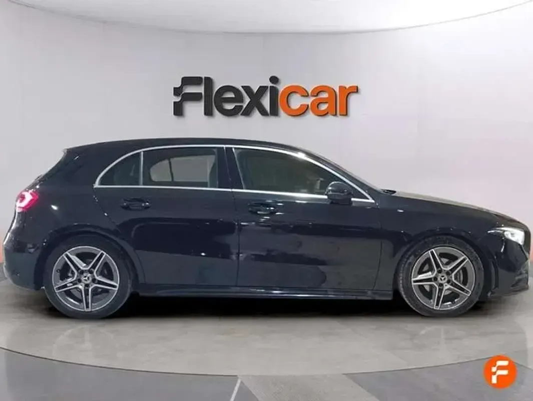 Usado Mercedes A180 109 CV (80 kW) 2021 Negro Utilitario