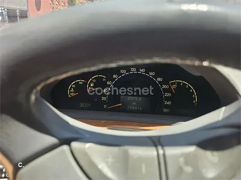 Usado Mercedes S500 306 CV (225 kW) 2003 Gris / plata Berlina