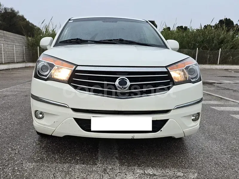 Usado SsangYong Rodius Limited 178 CV (130 kW) 2016 Blanco Monovolumen