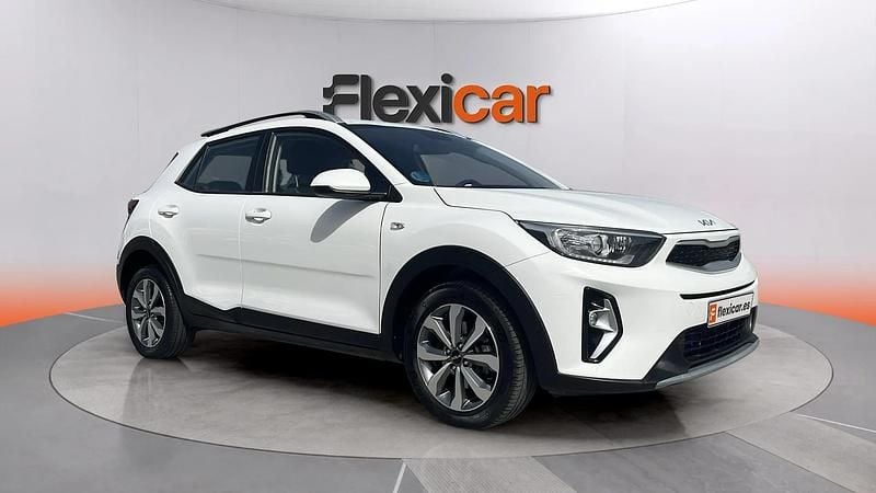 Käytetty Kia Stonic 101 HP (74 kW) 2023 Katumaasturi