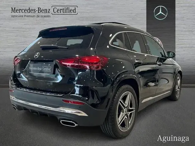 Usado Mercedes GLA200 163 CV (119 kW) 2024 Negro cosmos SUV