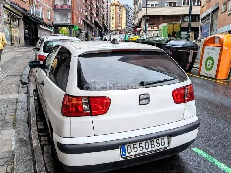 Usado Seat Ibiza 75 HP (55 kW) 2002 Branco Citadino