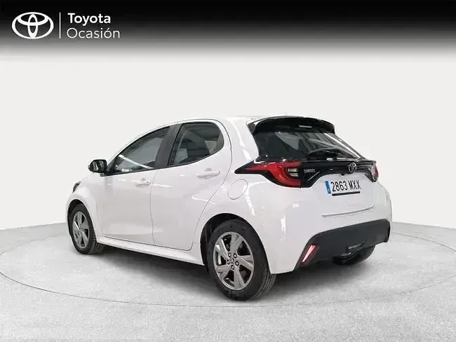 Usado Toyota Yaris Active 116 CV (85 kW) 2025 Blanco Utilitario
